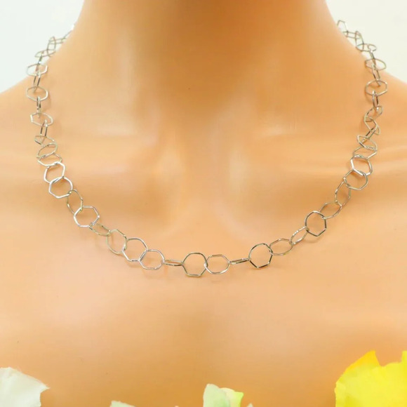 Minimalist Necklace, Sleek & Modern Design, Women’s Fashion, YC110392-N - Picture 3 of 10